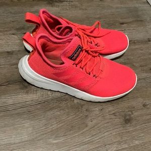 Women’s tennis shoes